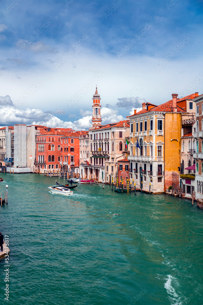 Fototapeta premium Beautiful canals and traditional Venetian buildings in Venice, Italy