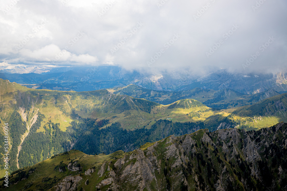 Obraz premium Survole de la Suisse et des Alpes en petit avion