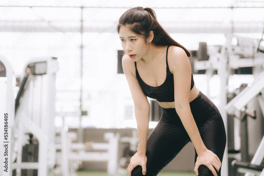 Fototapeta premium Asian female fitness athlete in gym