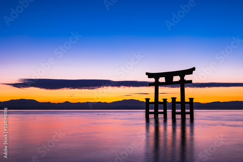 琵琶湖　白髭神社の夜明け © oben901