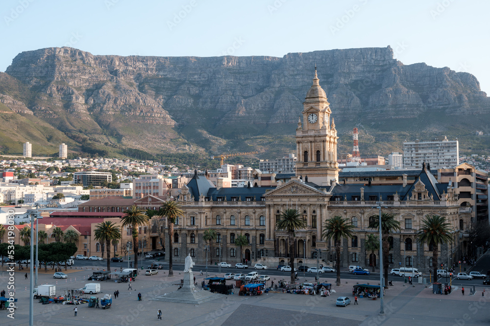 Obraz premium Cape Town Citiy Hall and table mountain in the background