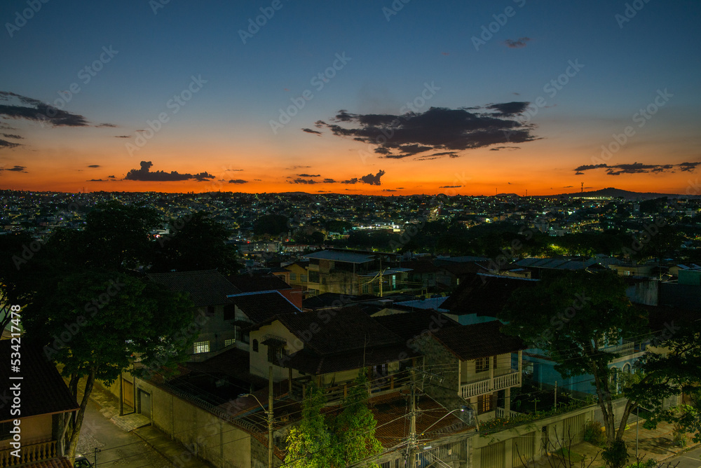 Pôr do sol do bairro Castelo em Belo Horizonte, MInas gerais