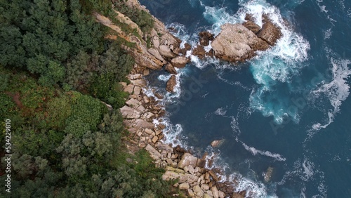 [DRONE] Fin de journée d'été à Getaria, entre port & falaises, dans le Pays Basque en Espagne © Aqui Drone