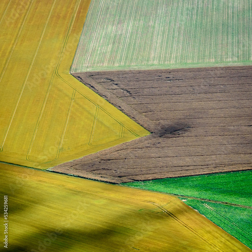 vue aérienne de champs à Serans dans l'Oise en France