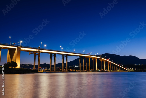 Fotografie Tasman Bridge in Hobart Tasmania Australia
