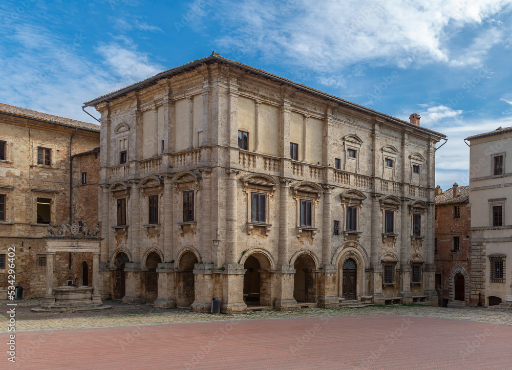 Palace of Nobili-Tarugi and Well of the Griffins and Lions in Montepulciano