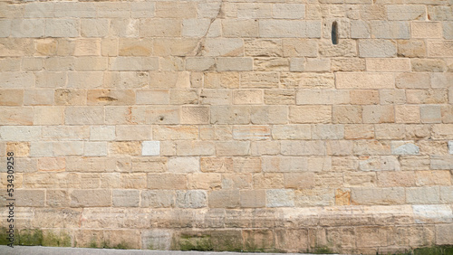 Pared de sillares de piedra en fachada monumental photo