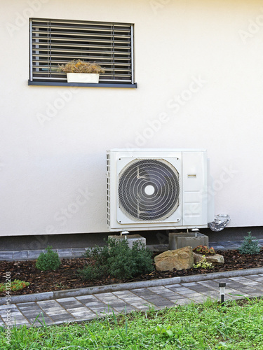Obraz na płótnie Heat pump or air conditioning outdoor unit in modern house of future using green electric energy, heat pump - efficient source of heat w salonie