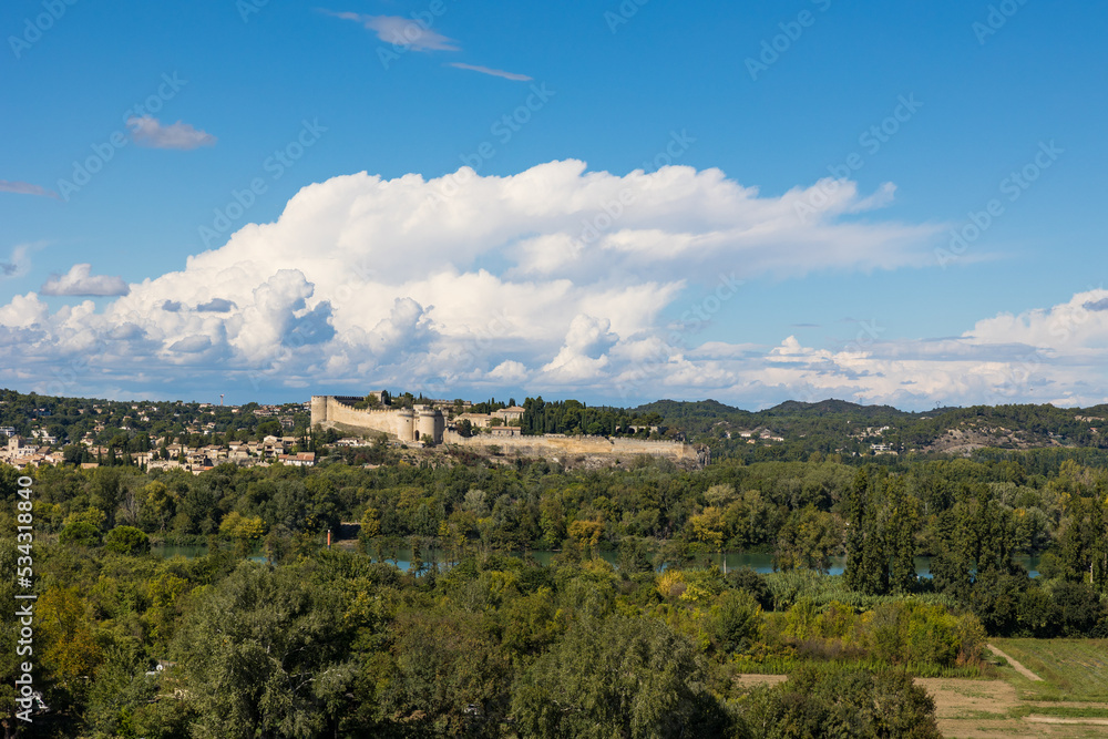 Fort Saint-André à Villeneuve-lès-Avignon depuis le Jardin des Doms à Avignon Fort Saint-André à Villeneuve-lès-Avignon depuis le Jardin des Doms à Avignon
