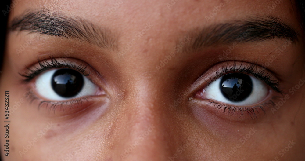 Naklejka premium Child eyes close-up, kid closes eyes, person opening eyes