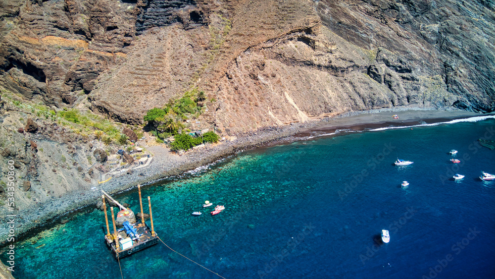 Foto aérea del muelle y playa de Masca, acantilado de los Gigantes, Tenerife