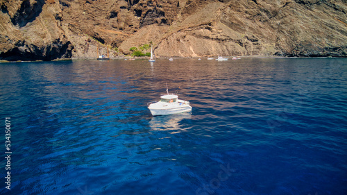Foto aérea de barco de recreo fondeado en La Playa de Masca, Tenerife. photo