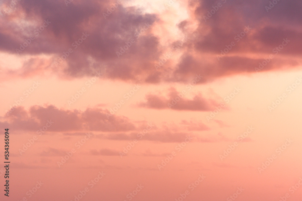 Fototapeta premium Beautiful pink cloudscape