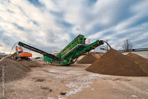 Mobile crushing and sorting complex at demolition site