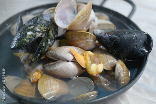 A soup made by boiling various kinds of clams