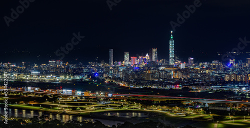 city at night © DarrenHuang