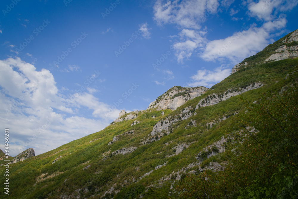 Montagne viste dal sentiero per l'arco di Fondarca nelle Marche