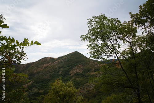 Montagne viste dal sentiero per l arco di Fondarca nelle Marche