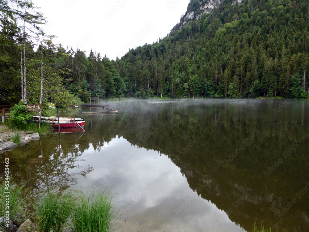 Pflegersee in den Ammergauer Alpen Pflegersee in den Ammergauer Alpen