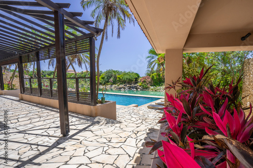 宮古島　高級リゾートのプール　シギラリゾートのプールがある風景②