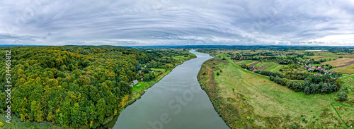 rzeka Wisła w Polsce w okolicach Oświęcimia, panorama jesienią z lotu ptaka