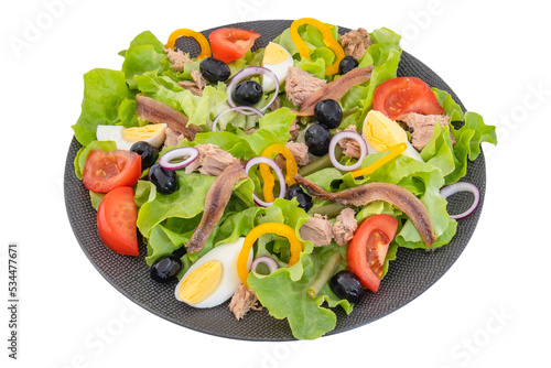 assiette de salade niçoise isolé sur un fond blanc photo