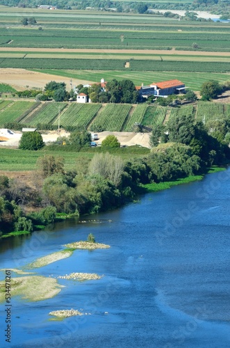 Vistas del valle del río Tajo desde el Jardim das Portas do Sol, Santarém, Portugal