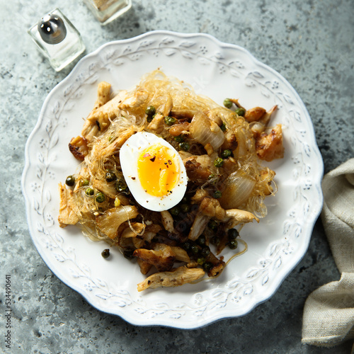 Stir fry noodles with egg