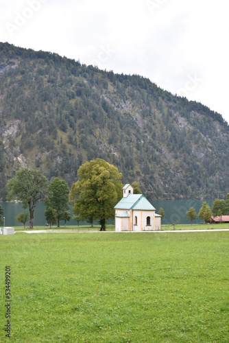 Alpen-Kirche-See-Achensee
