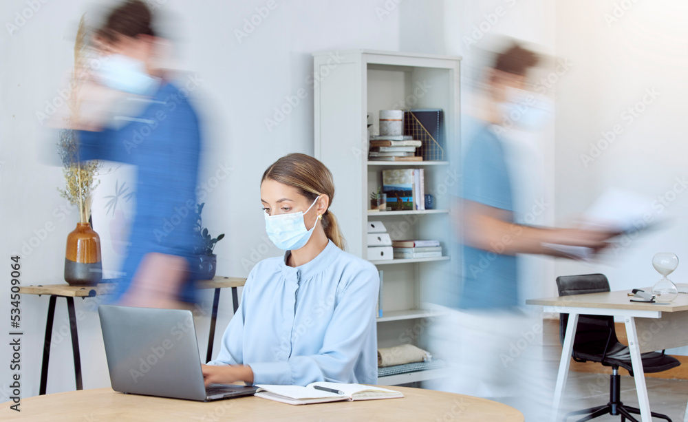 Obraz premium Business woman, busy office and covid compliance while on laptop and blur of people around her. Employees in the office during coronavirus wearing face mask and working in company after lockdown