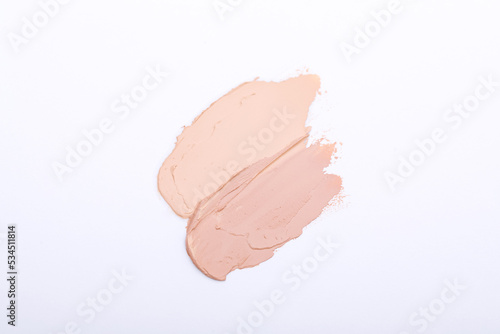 2色のファンデーションの色見本