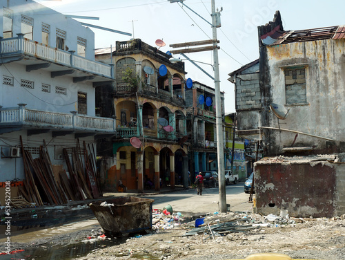 slum in colon in panama