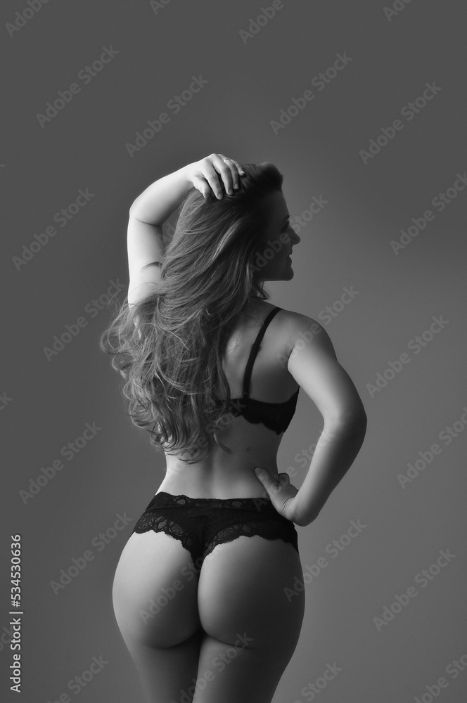 linda Mulher bela ensaio feminino lingerie boudoir fotografia sexy sensual  Stock Photo | Adobe Stock