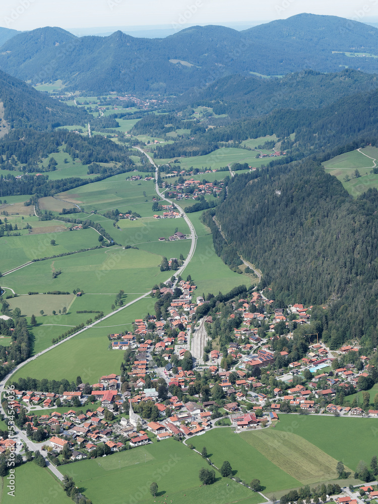 Bayerische Berglandschaft - Bayrischzell, gemeinde im Oberbayern am Fuße des Wendelsteinmassivs in den bayerischen Alpen. Ansicht von Sudelfeld und Waller Alm