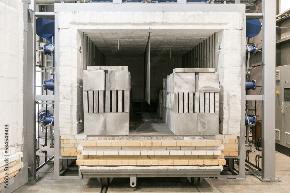 Industrial furnace, for the manufacture of metallurgical products