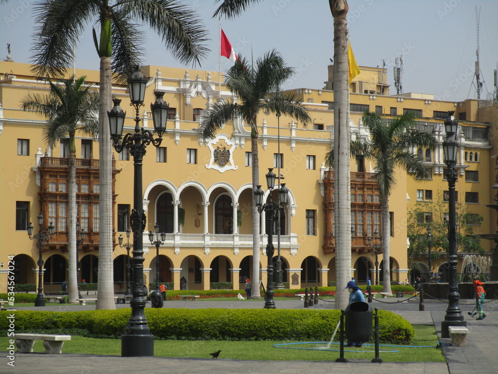 Plaza Mayor de Lima (Perú) con el Palacio Municipal en el fondo.