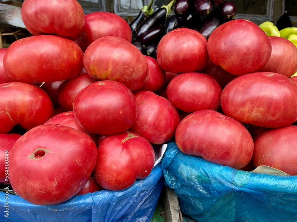 Oxheart tomatoes on sale at local farmers market. Oxheart tomatoes on sale at local farmers market.