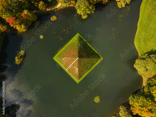 Branitzer Park, Wasserpyramide von oben photo