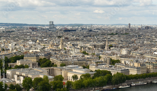 Vue de la rive droite de Paris et du tribunal, France