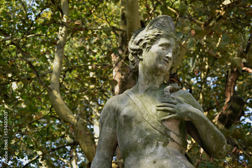 statue of a woman © zuwilian