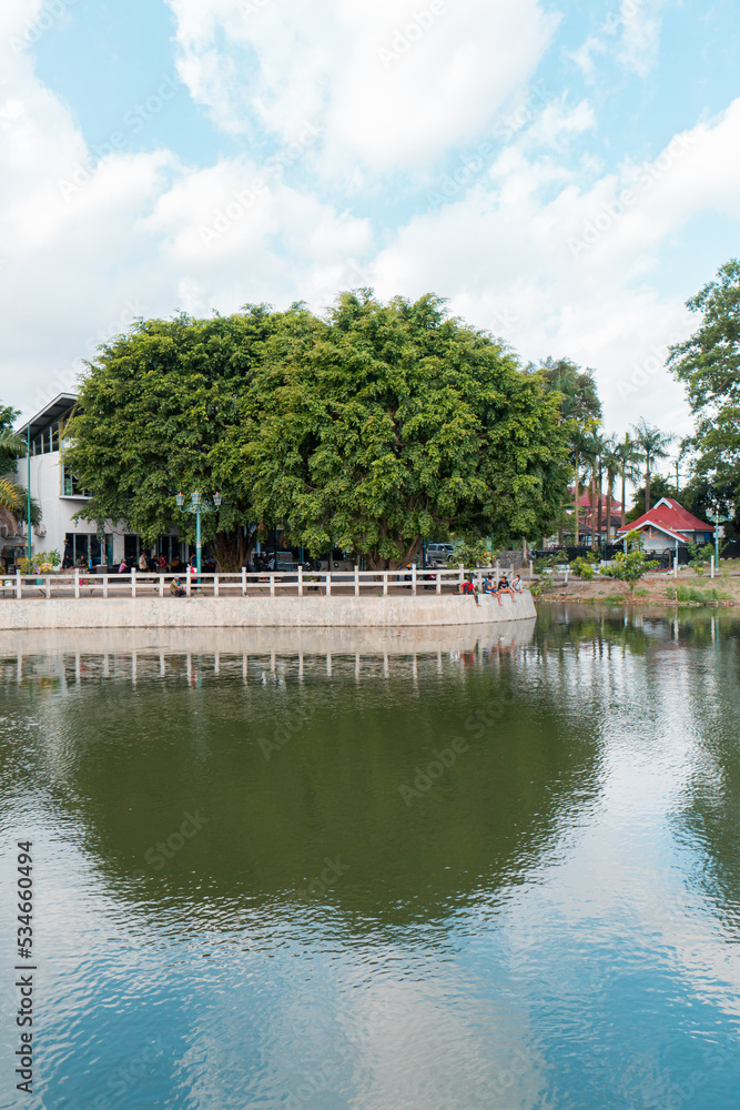 A green open space as well as a public space in the center of Yogyakarta, which functions to absorb motor vehicle exhaust emissions and public creative spaces