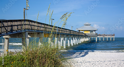 Photos The Fort Myers Pier at Fort Myers, Florida beach on a bright sunny day