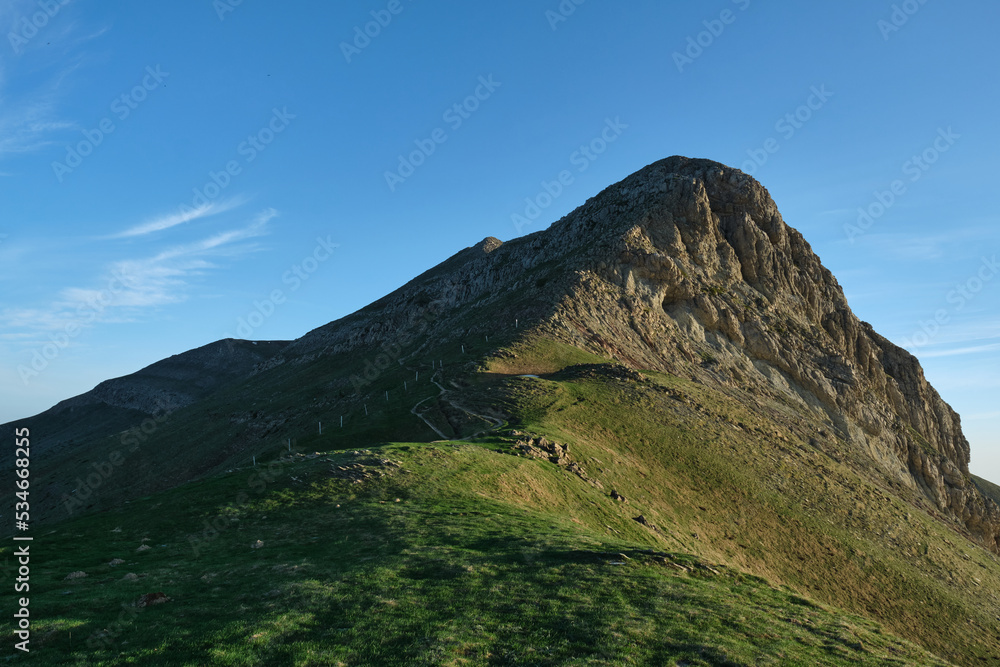 Obraz premium Monte Ori ascent (2,017m) from the port of Larrau, Pyrenean mountain range, Navarra, Spain.