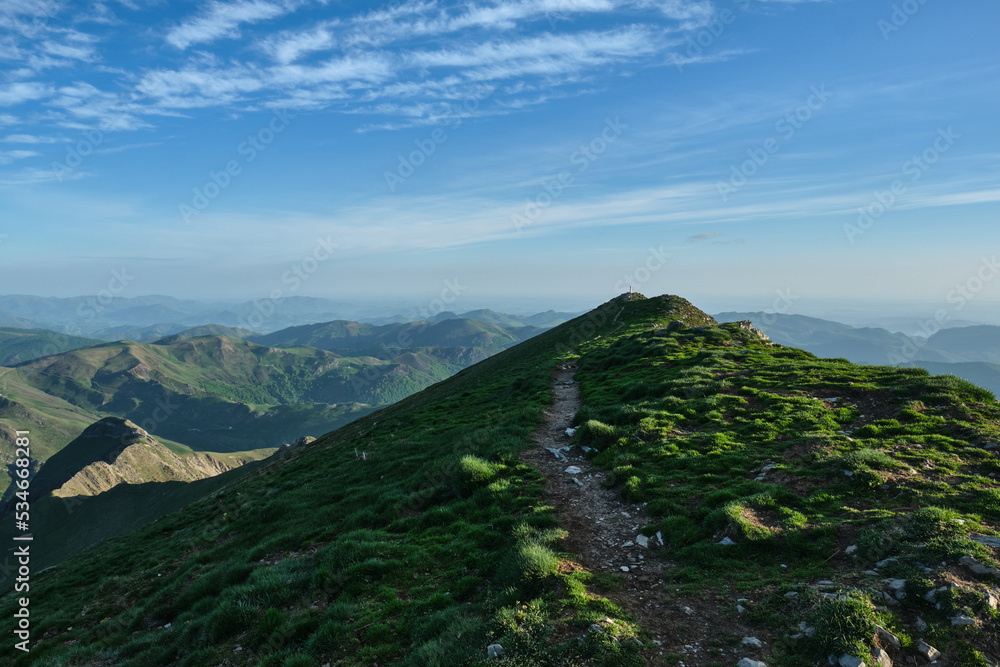 Obraz premium monte ori (2.017m) sunrise from the top, Pyrenean mountain range, Navarra, Spain.