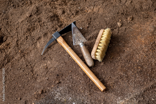 Photos Pickaxe, trowel and brush