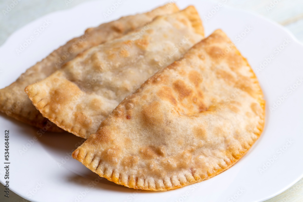 Traditional delicious Turkish foods,minced meat in savoury pastry (Turkish name; ci borek or cig borek) Traditional delicious Turkish foods,minced meat in savoury pastry (Turkish name; ci borek or cig borek)