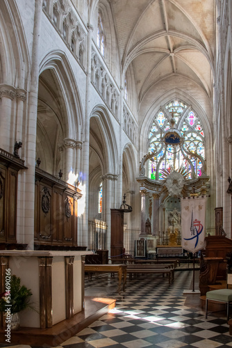 Luçon. Chœur et autel de la cathédrale Notre-Dame de l'Assomption. Vendée. Pays de la Loire