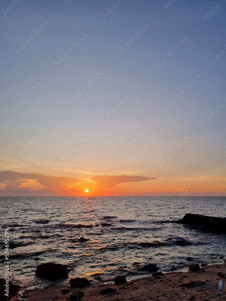 Fototapeta premium sunset over the sea