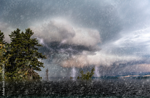 Hochwasser, Gewitter und Schneefall aufgrund des Klimawandels