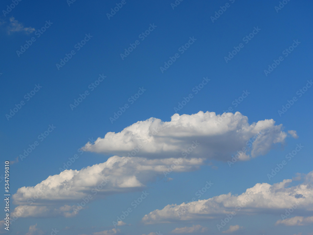 日本、神奈川県、秋、青空と青空と雄大な雲 日本、神奈川県、秋、青空と青空と雄大な雲